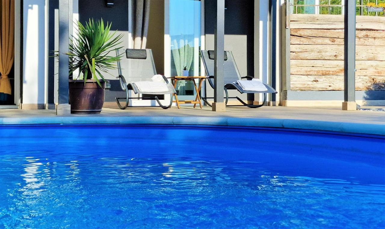 Holiday House Boost With Heated Pool Klis Exterior photo