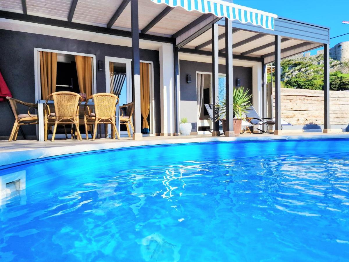 Holiday House Boost With Heated Pool Klis Exterior photo